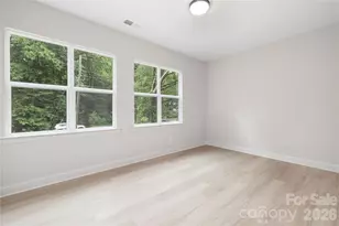 9218 Pinenoll Ln, Charlotte, NC 28215 - Photo 15