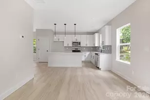 9222 Pinenoll Ln, Charlotte, NC 28215 - Photo 11