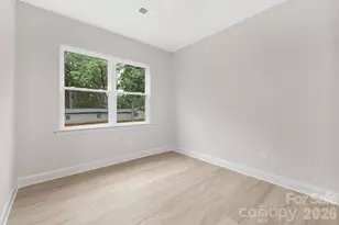 9222 Pinenoll Ln, Charlotte, NC 28215 - Photo 23