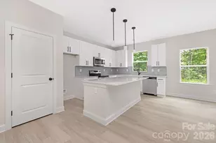 9222 Pinenoll Ln, Charlotte, NC 28215 - Photo 7