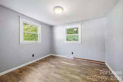 8830 US 19W Highway, Burnsville, NC 28714 - Photo 17
