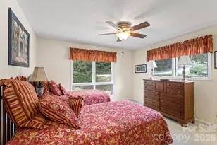 320 Dawnbrook Dr, Flat Rock, NC 28731 - Photo 25