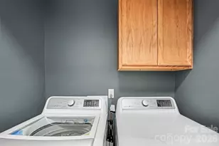 9900 Davis Lake Pkwy, Charlotte, NC 28269 - Photo 11