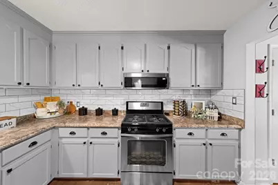 609 N 10th Street, Bessemer City, NC 28016 - Photo 13