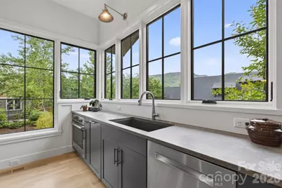18 Wordsworth Road, Black Mountain, NC 28711 - Photo 5