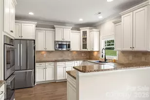10019 Elizabeth Crest Ln, Charlotte, NC 28277 - Photo 9