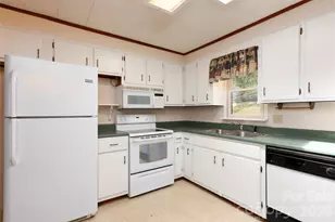 138 Stillwagon Ln, Cedar Mountain, NC 28718 - Photo 13