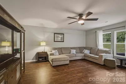 1916 Country Way, Hickory, NC 28601 - Photo 13