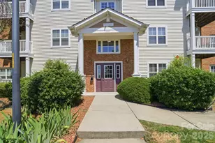 9976 Hyde Glen Ct, Charlotte, NC 28262 - Photo 3