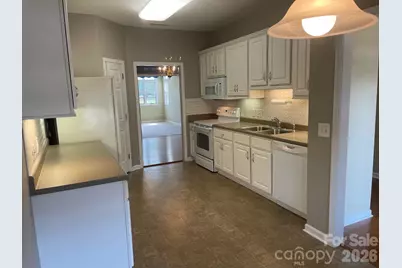 489 26th Avenue NE, Hickory, NC 28601 - Photo 9