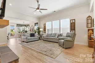 12520 Old Iron Ln, Charlotte, NC 28215 - Photo 7