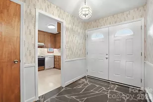 6704 Alanbrook Rd, Charlotte, NC 28215 - Photo 5