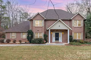 570 29th Ave Dr NW, Hickory, NC 28601 - Photo 1