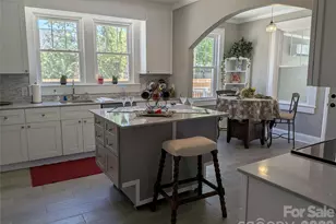 933 W Warren St, Shelby, NC 28150 - Photo 1
