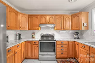 2912 Spring Valley Rd, Charlotte, NC 28210 - Photo 9