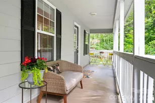 30 Lawterdale Cir, Asheville, NC 28804 - Photo 3
