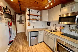 201 S Hoskins Rd, Charlotte, NC 28208 - Photo 9