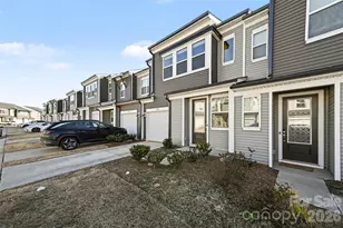 3132 Hutton Gdns Ln, Charlotte, NC 28269 - Photo 3