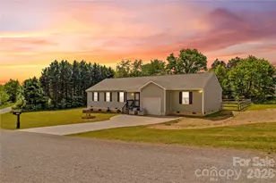 104 Sandtrap Dr, Statesville, NC 28677 - Photo 1