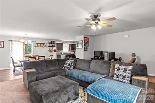 104 Sandtrap Dr, Statesville, NC 28677 - Photo 5
