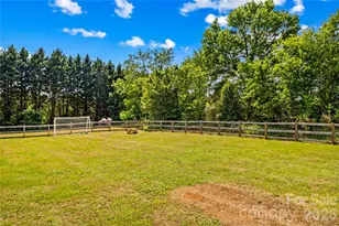 104 Sandtrap Dr, Statesville, NC 28677 - Photo 33