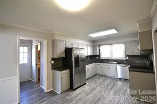 100 Old Farm Ct, Matthews, NC 28104 - Photo 3