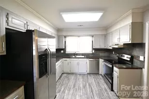 100 Old Farm Ct, Matthews, NC 28104 - Photo 5