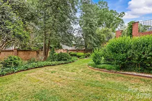 1858 Queens Rd W, Charlotte, NC 28207 - Photo 11