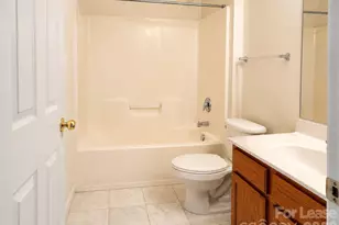913 Tiger Ln, Charlotte, NC 28262 - Photo 17