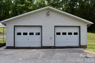 83 Honeysuckle Ln, Burnsville, NC 28714 - Photo 3