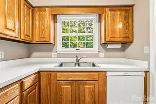 1409 Kensington Rd, Hendersonville, NC 28791 - Photo 15