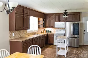 1399 Ruby Spencer St, Newton, NC 28658 - Photo 5