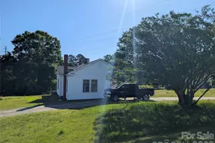 1365 Yancey St, Lancaster, SC 29720 - Photo 3