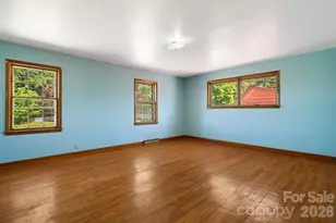 284 Chestnut St, Mars Hill, NC 28754 - Photo 7