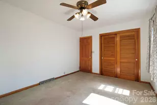 284 Chestnut St, Mars Hill, NC 28754 - Photo 17