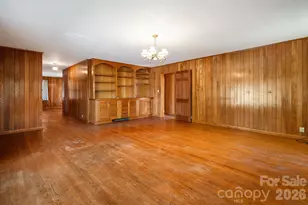284 Chestnut St, Mars Hill, NC 28754 - Photo 9