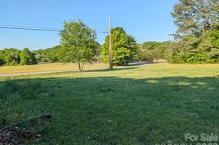 1903 Lynnwood Dr, Statesville, NC 28677 - Photo 3