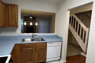 6311 Windsor Gate Ln, Charlotte, NC 28215 - Photo 9