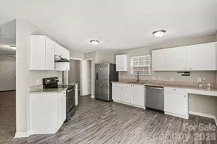 12425 Stowe Acres Dr, Charlotte, NC 28262 - Photo 5