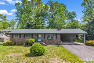 121 Greenfield Ln, Hendersonville, NC 28792 - Photo 3