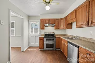 7901 Lake House Ln, Charlotte, NC 28210 - Photo 9