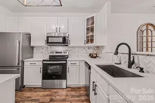 11945 Ridgeway Park Dr, Charlotte, NC 28277 - Photo 3