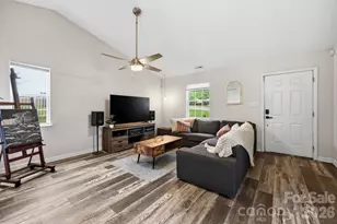 1221 Capps Hollow Dr, Charlotte, NC 28216 - Photo 5