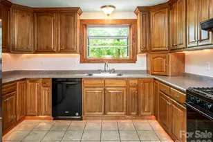 146 Fairmont Rd, Candler, NC 28715 - Photo 13
