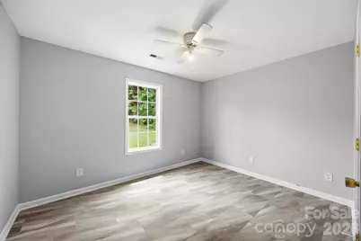 1528 Oakdale Green Drive, Charlotte, NC 28216 - Photo 19