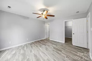 1528 Oakdale Green Dr, Charlotte, NC 28216 - Photo 15