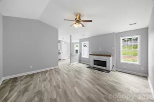 1528 Oakdale Green Dr, Charlotte, NC 28216 - Photo 9
