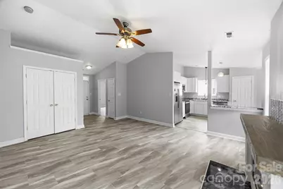 1528 Oakdale Green Drive, Charlotte, NC 28216 - Photo 9