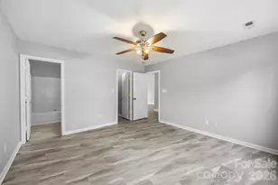 1528 Oakdale Green Dr, Charlotte, NC 28216 - Photo 15