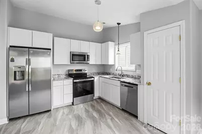 1528 Oakdale Green Drive, Charlotte, NC 28216 - Photo 3